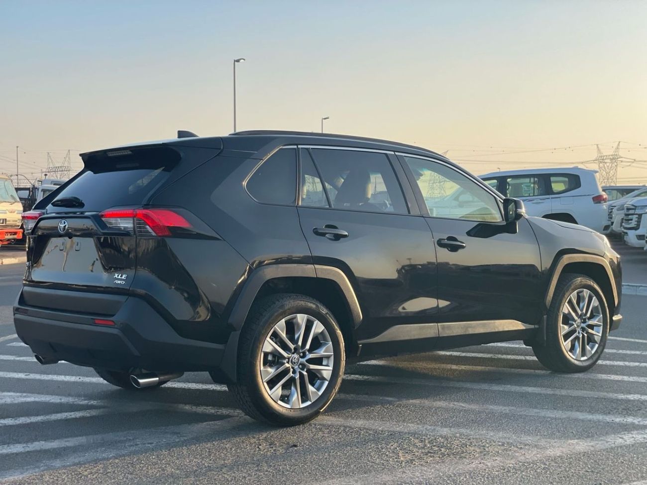 Toyota RAV4 2020 Toyota Rav4 Limited Edition XLE Premium Full Option - Full Sensors & Radar - Trunk Auto - Rear 