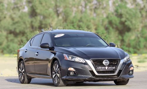 Nissan Altima 2.5 SV Nissan Altima 2.5L 2021 original paint GCC  accident-free in excellent condition 923 P.M