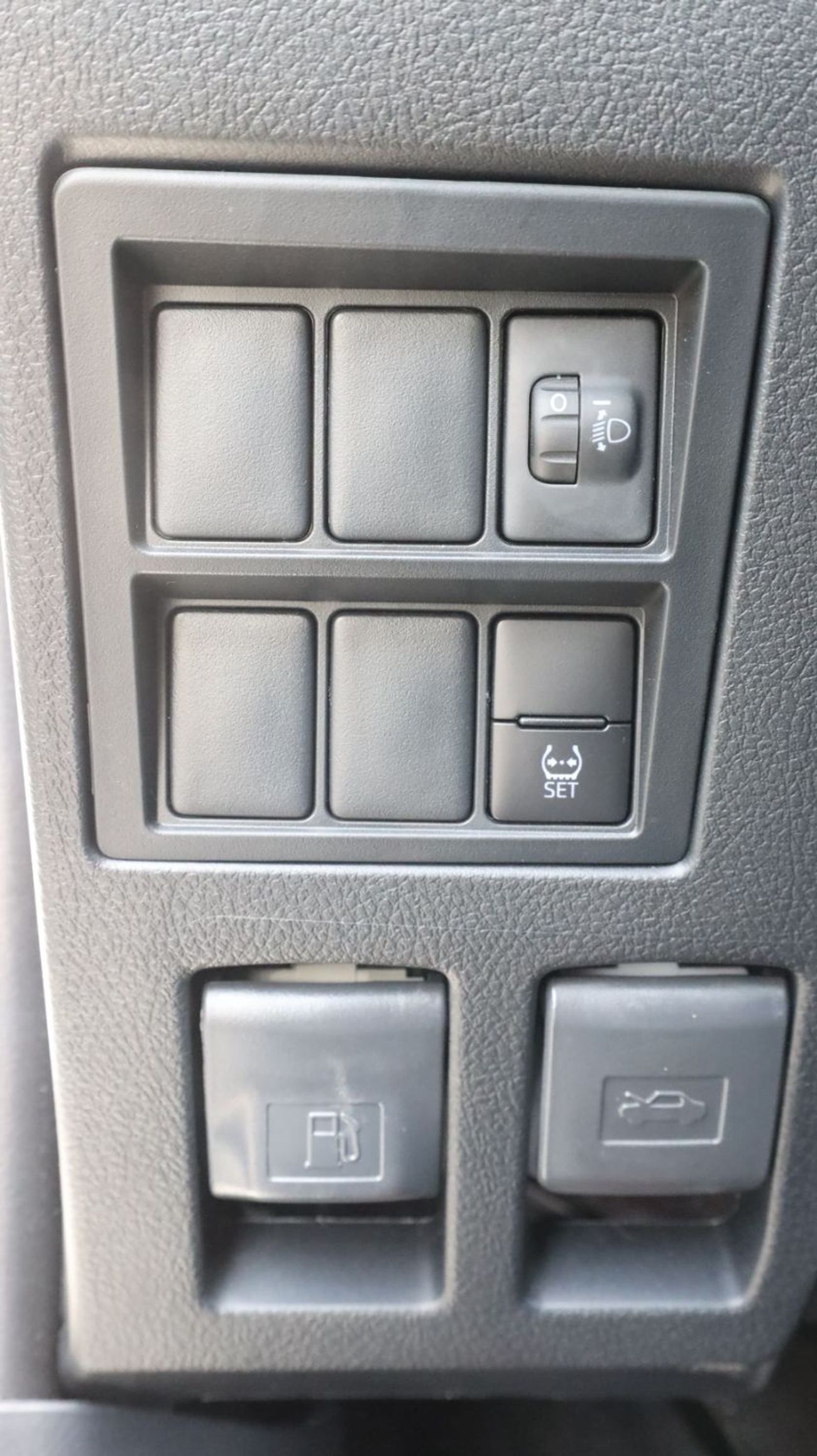 Toyota Hilux GL 2 Limited 2.7L single cabin 2.7L