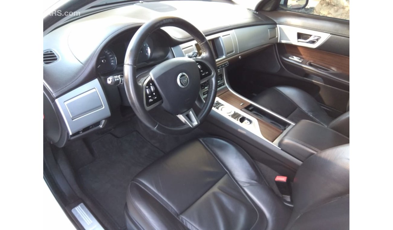 Jaguar XF LUXURY V8 2012 GCC SPECS