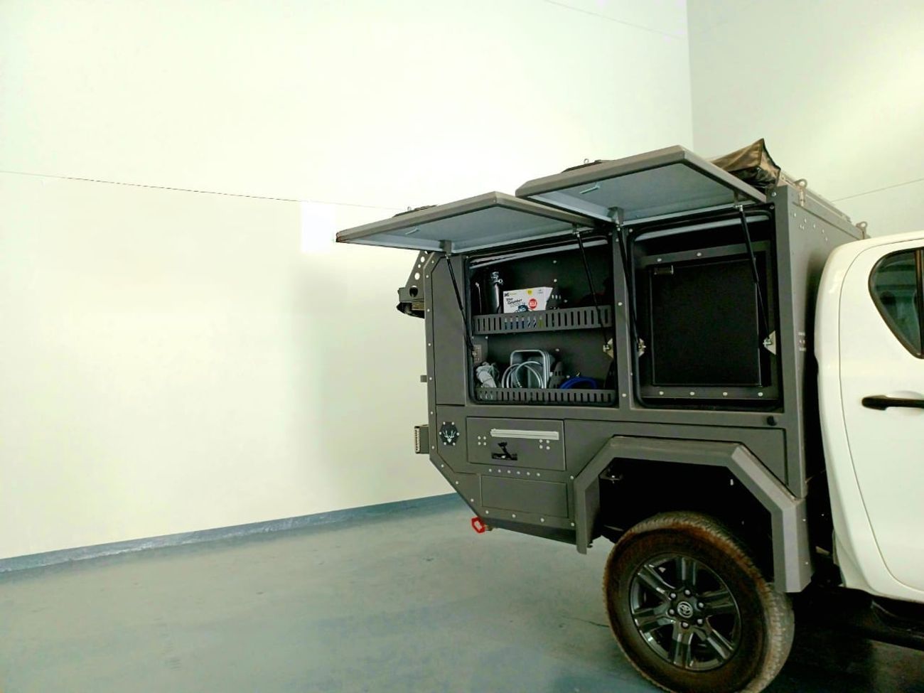 تويوتا هيلوكس DC 2.4L 4WD DIESEL MANUAL TRANSMISSION