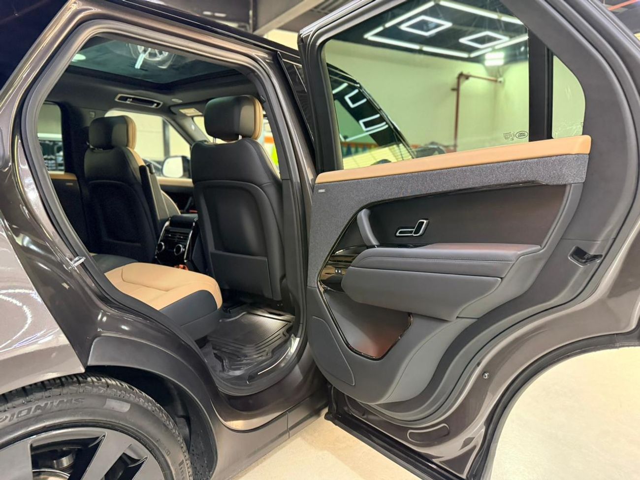 لاند روفر رينج روفر سبورت P400 2025