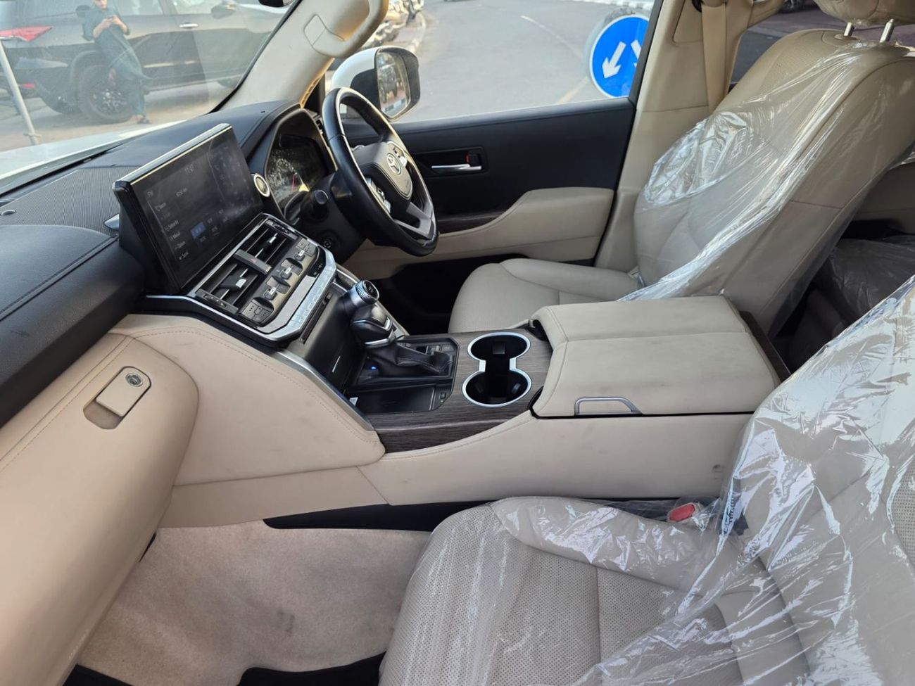 تويوتا لاند كروزر diesel 3.3 liter right hand drive in side beige sunroof leather seats