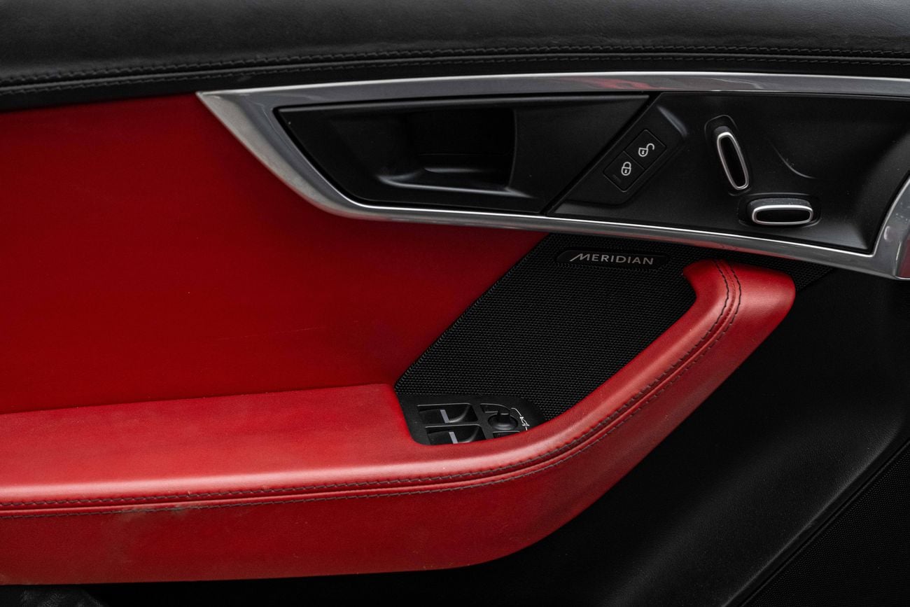 جاكوار F Type F-Type R-Dynamic | 2,742 P.M | 0% Downpayment | Impeccable Condition! | Ramadan Offer!