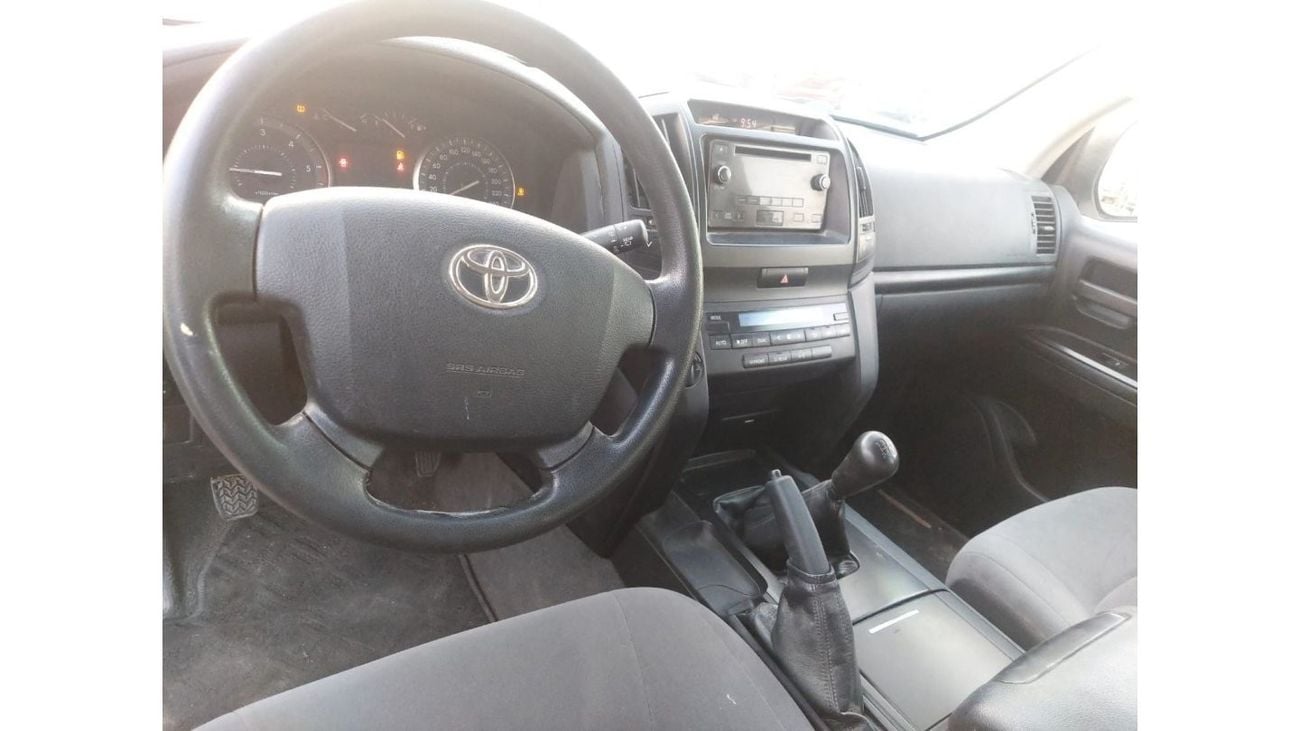 تويوتا لاند كروزر 200 4.5L DIESEL V8 MANUAL TRANSMISSION