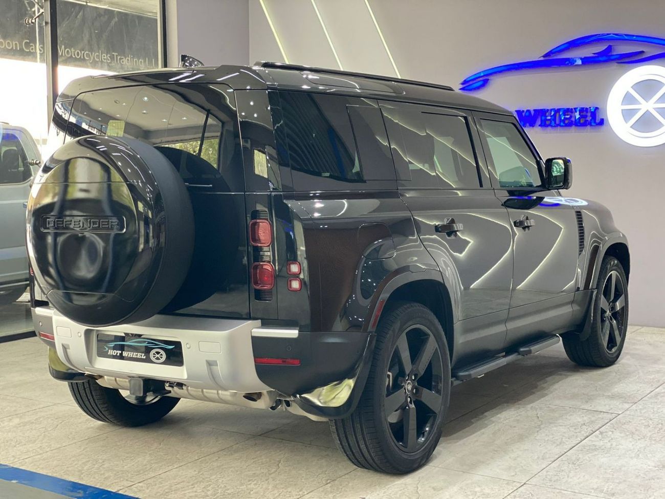 Land Rover Defender P400 110 | with warranty