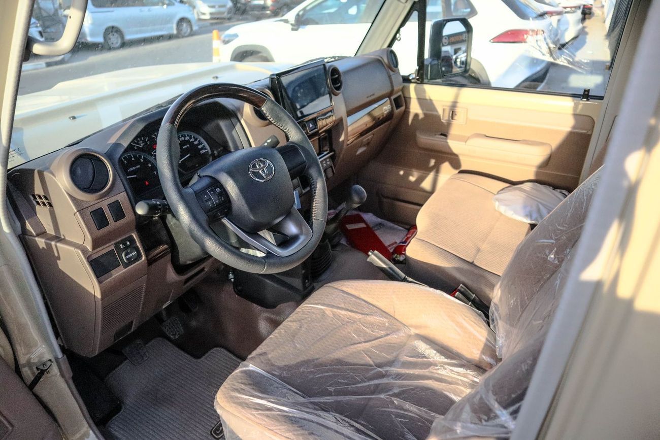 تويوتا لاند كروزر بيك آب Std 4.0L Single Cab Utility 4WD