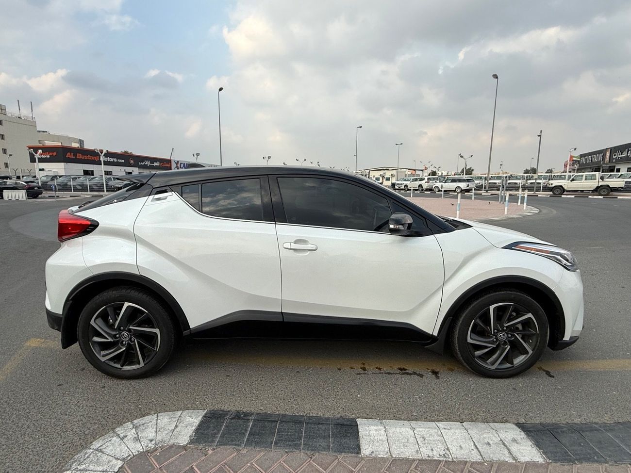 Toyota CHR LIMITED,LEADER SEAT,PUSH START, STICKER 2023 MODEL