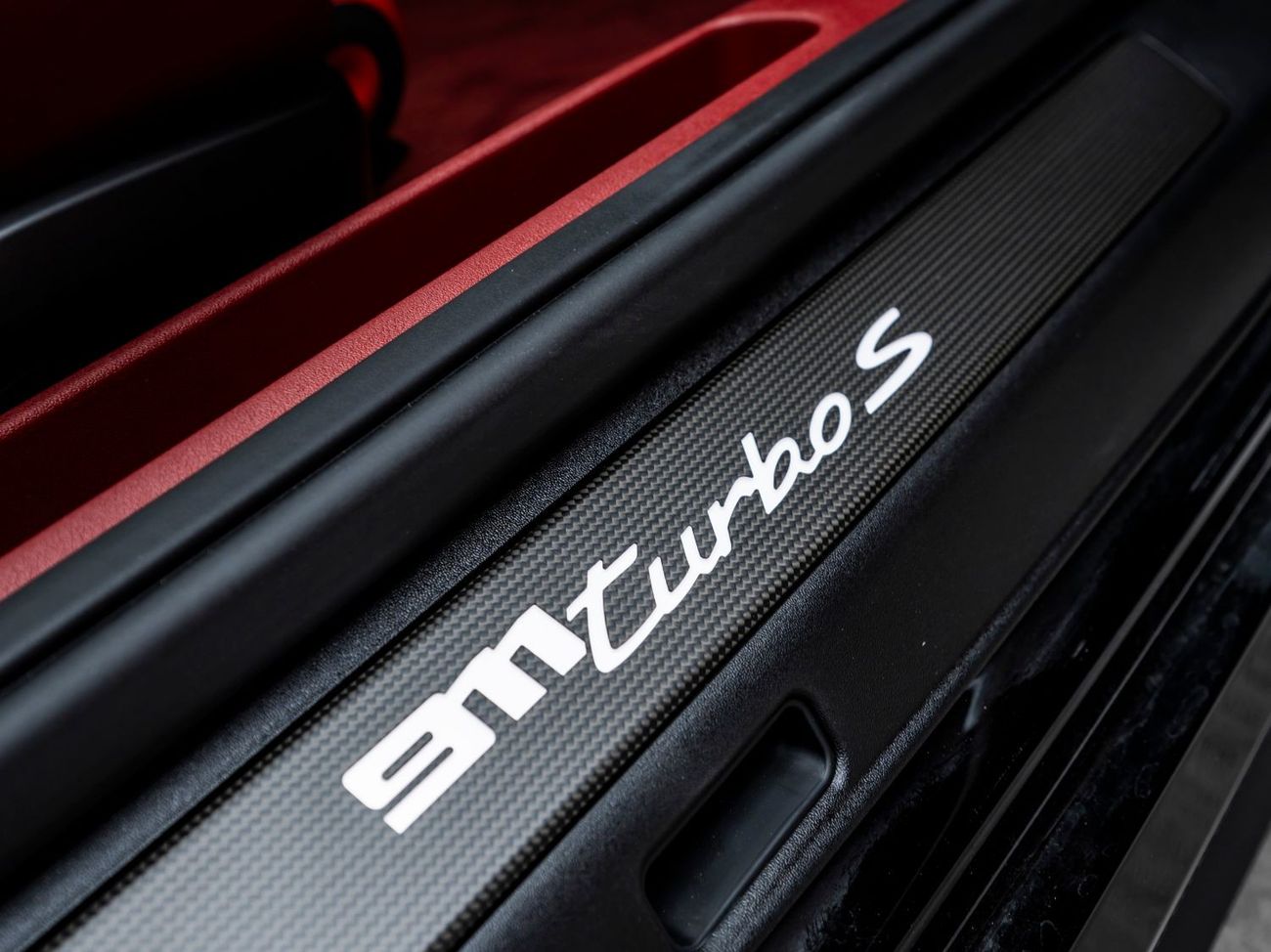 Porsche 911 Turbo S 3.8L (640 HP) Coupe