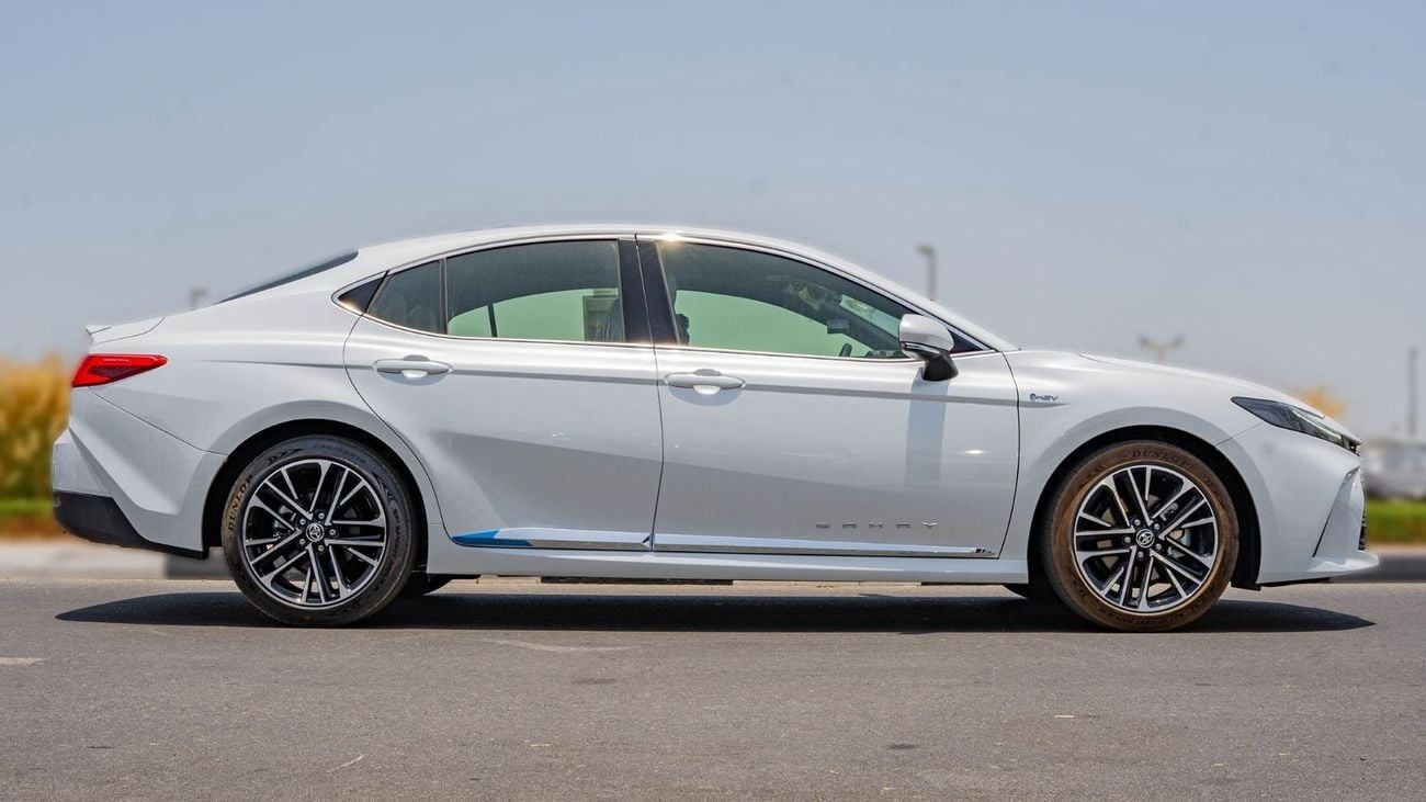 Toyota Camry 2025 Toyota Camry LE 2.5L AT Hybrid (White)