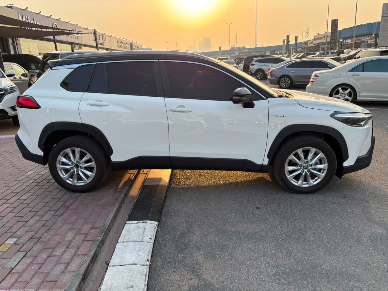 تويوتا كورولا كروس XLE HEV