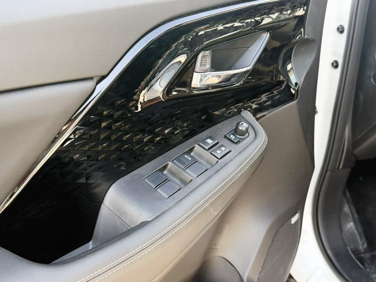 Suzuki Across SUZUKI ACROSS HYBRID 4WD 2026