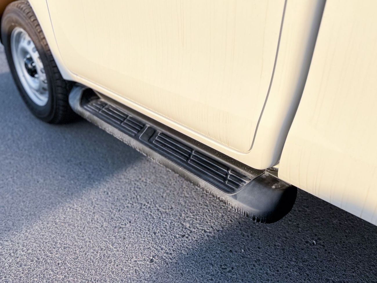 Toyota Hilux EXPORT PRICE - TOYOTA HILUX SC DLX 2.4L DSL