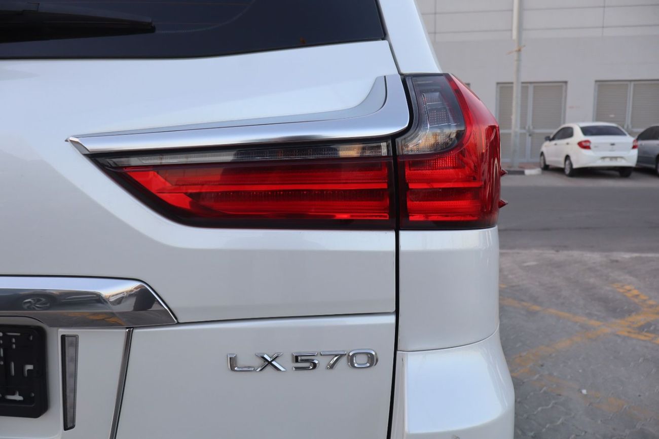 Lexus LX 570 Premier 5.7L