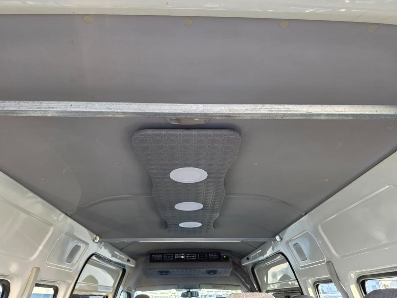 Toyota Hiace TOYOTA HIACE COMMUTER VAN RHD 2013 MODEL 3.0 L DIESEL MANUAL(PM10868)