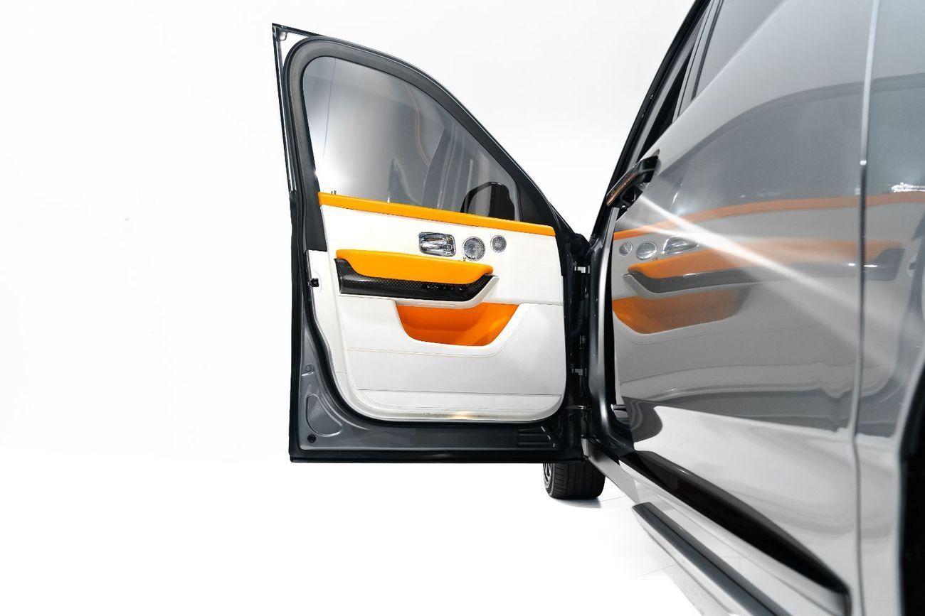 Rolls-Royce Cullinan CULLINAN BLACK BADGE | TAILGATE SEATS | PANORAMIC GLASS SUNROOF | TWO TONE INTERIOR | BESPOKE AUDIO