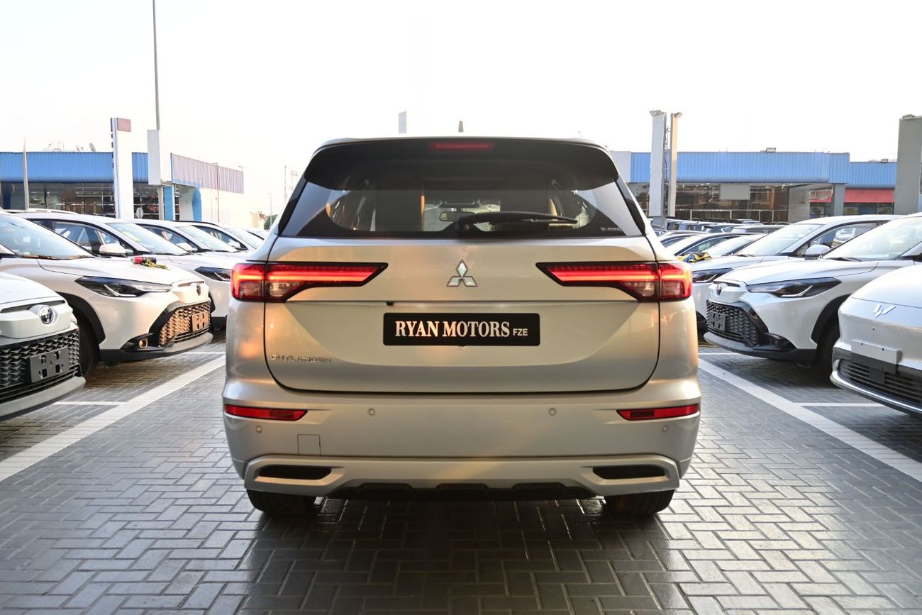 ميتسوبيشي آوتلاندر Mitsubishi Outlander P-Line, 2.5L Petrol 4WD, Model 2025, Color Silver