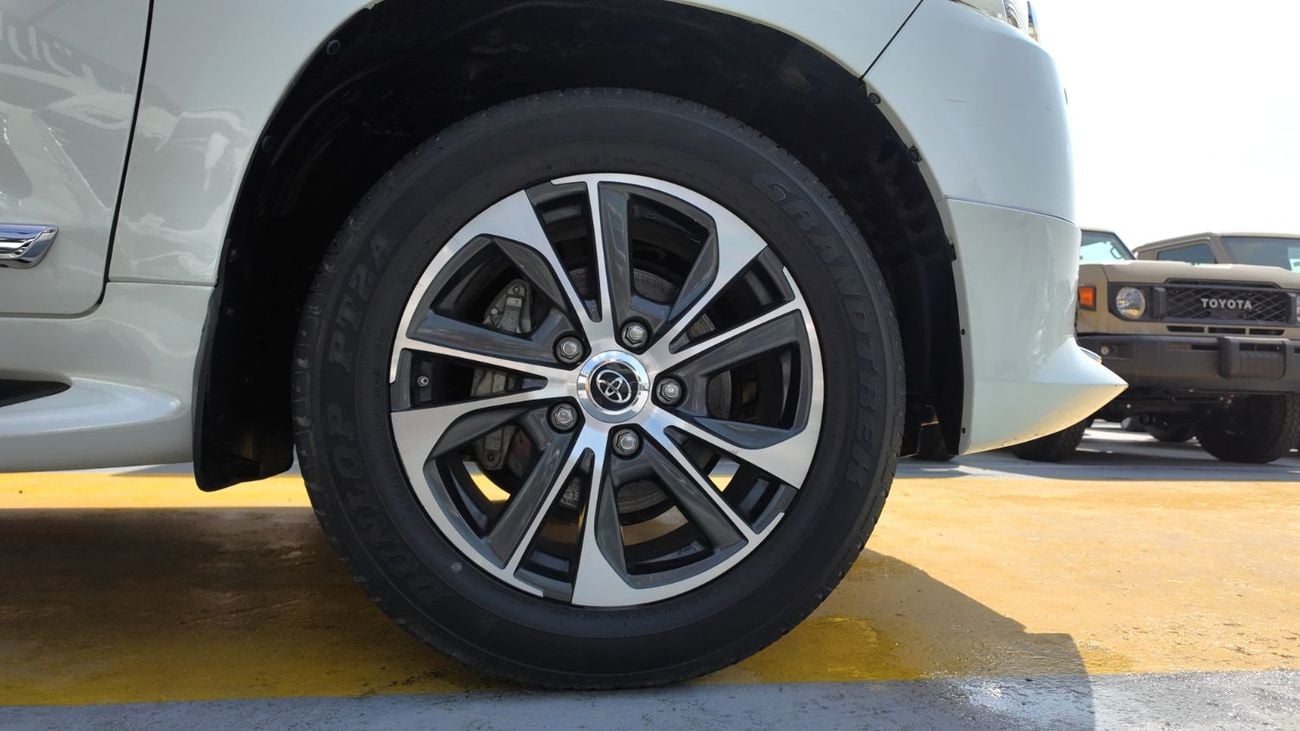 Toyota Land Cruiser VXR 5.7L 4WD TOYOTA LAND CRUISER VXR GRAND TOURING S 5.7L 4WD