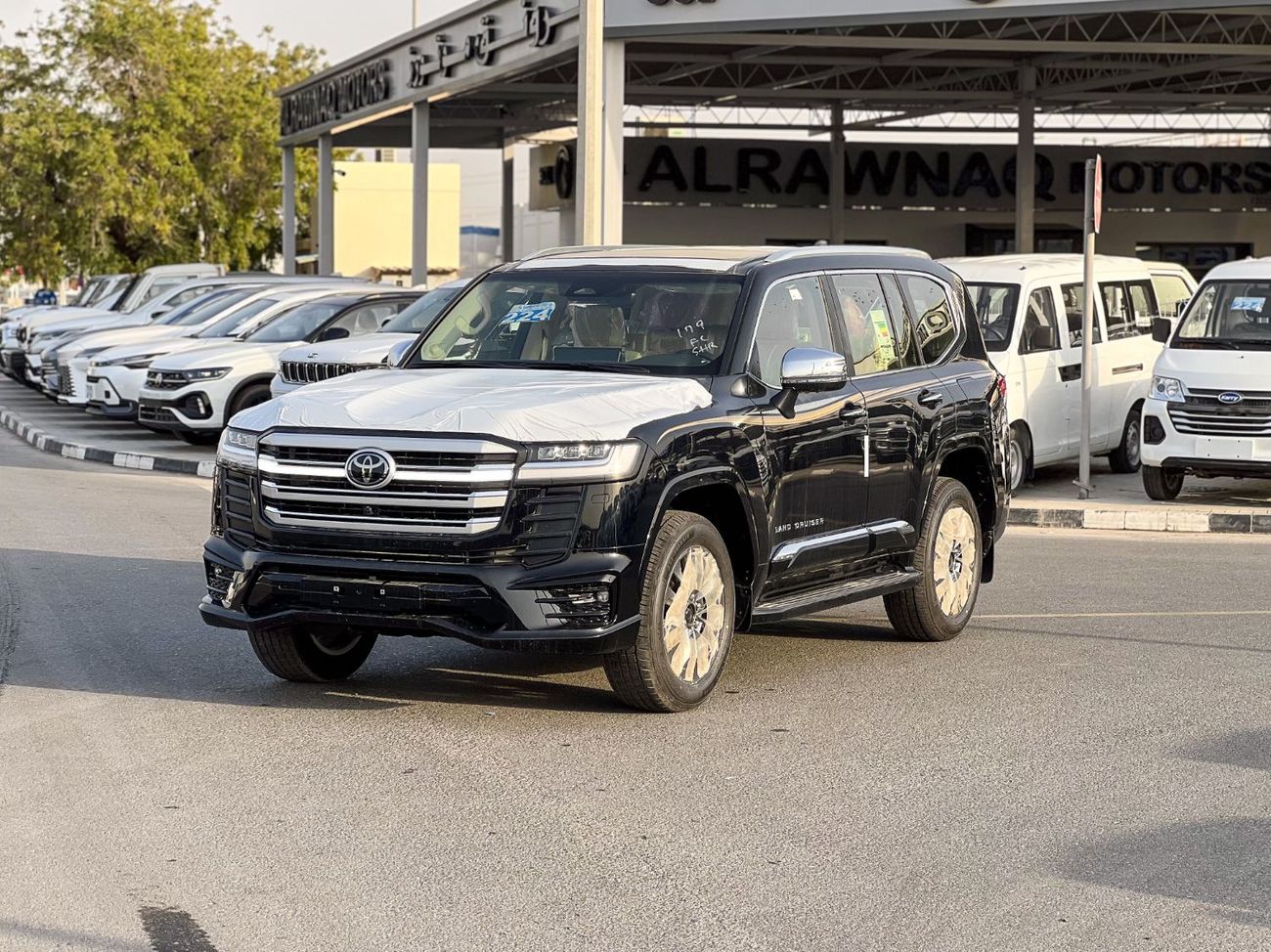 تويوتا لاند كروزر EXPORT ONLY - 2026 LC300 VX 4.0L (Black Interior) (GCC Specification)
