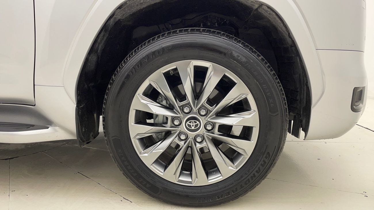 تويوتا لاند كروزر GXR 4 | بدون دفعة مقدمة | اختبار القيادة في المنزل