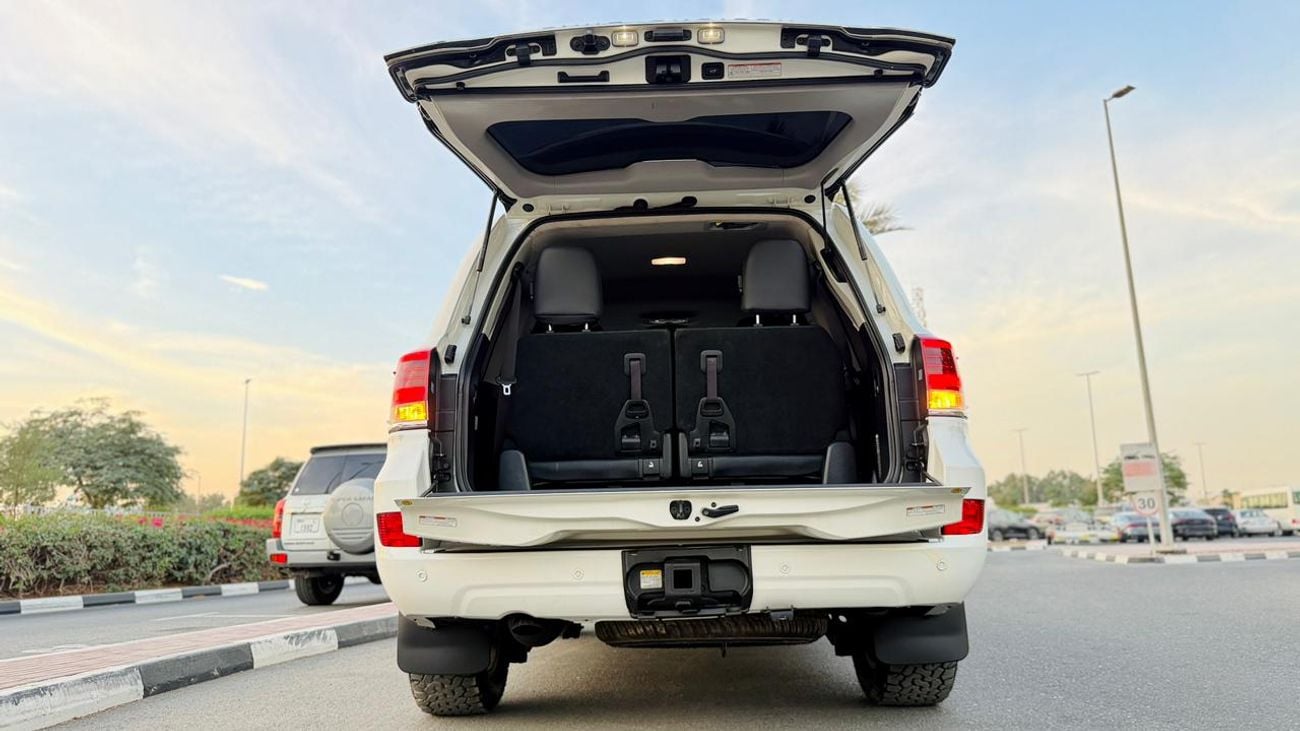 تويوتا لاند كروزر -