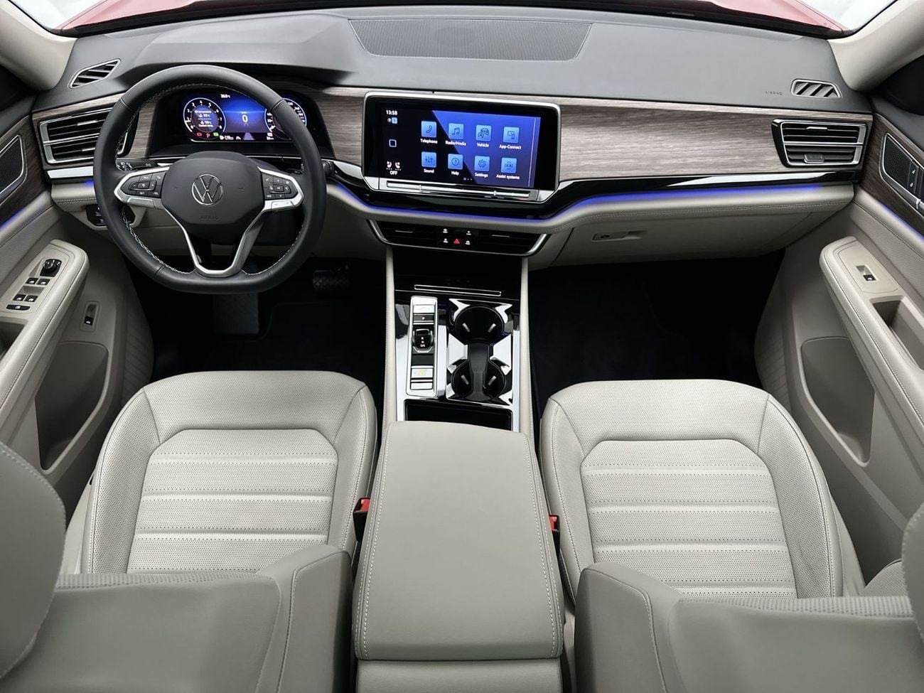 فولكس واجن تيرامونت Comfortline 3.6L Comfortline 2L (Ref#38430) - 29,100 AED SAVINGS from New Car