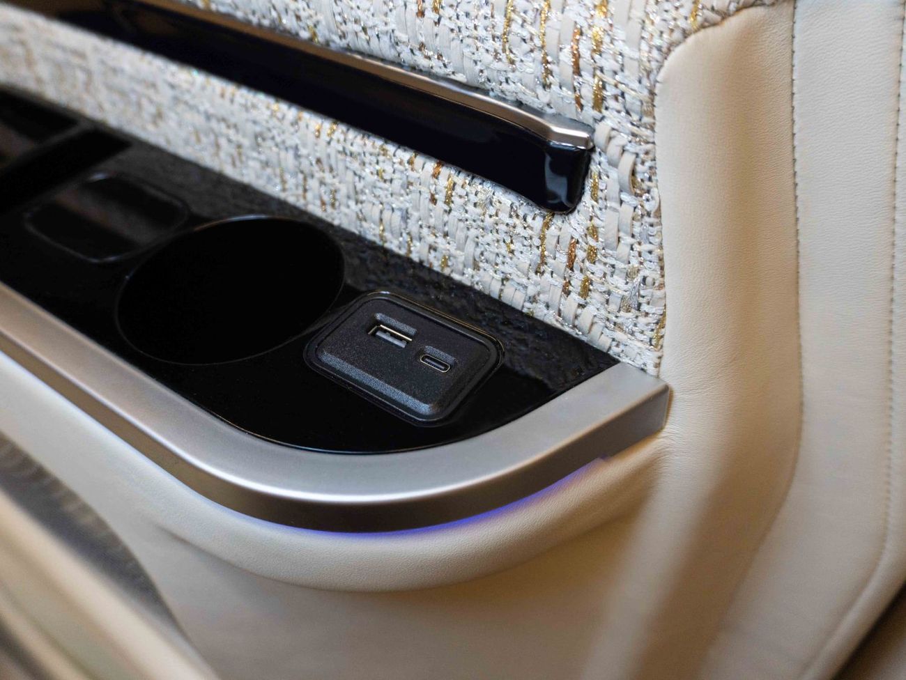 مرسيدس بنز V 300 Built by Barugzai – V300 2025 | Exclusive 1 of 5 | Additional AC