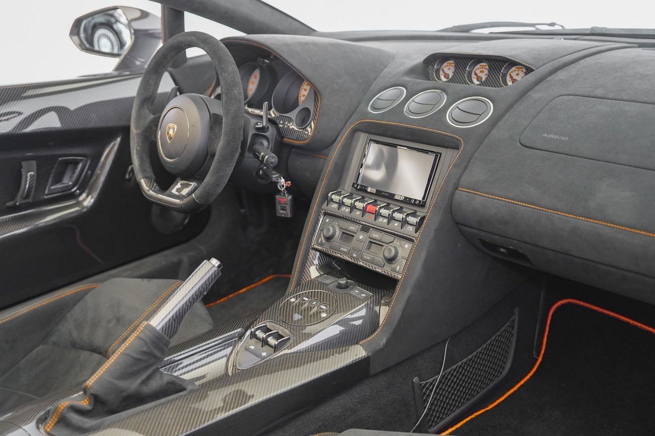 لامبورغيني جاياردو PERFORMANTE SPYDER