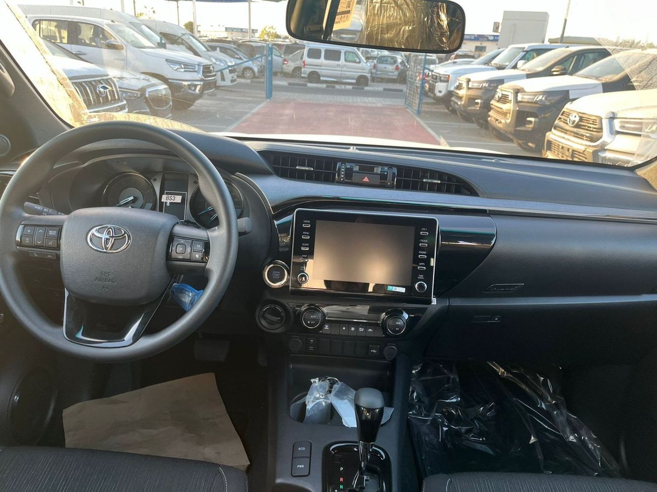 Toyota Hilux TOYOTA HILUX 4.0 ADVENTURE WHITE 2025 OMAN SPEC