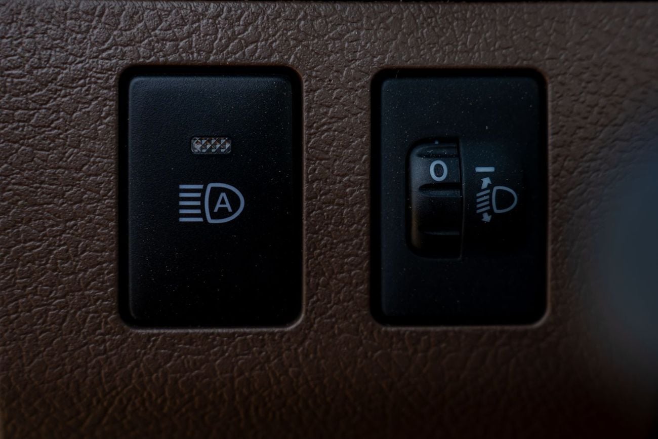 Toyota Land Cruiser Toyota Land Cruiser LC79  S-C (4.0L  Petrol  A-T M-2025