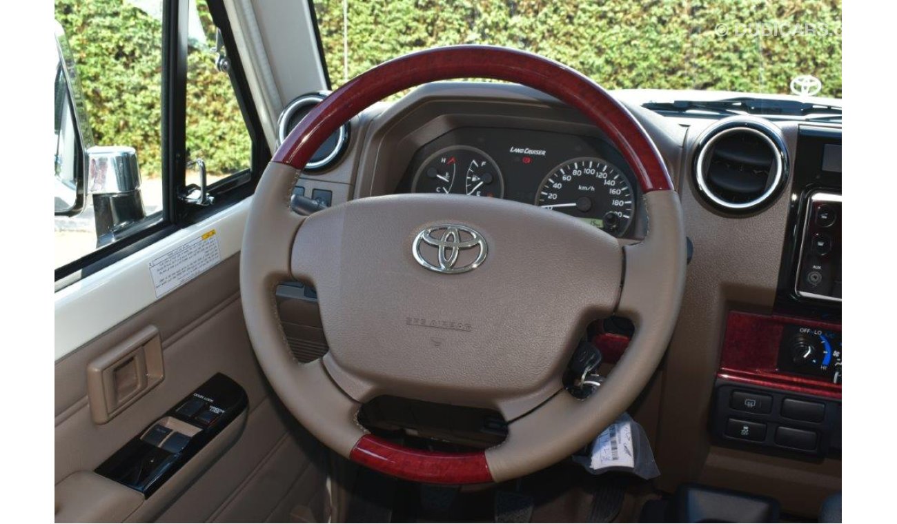 Toyota Land Cruiser Hard Top 71 V6 4.0L 4WD 5 Seat Manual Transmission - Euro 4
