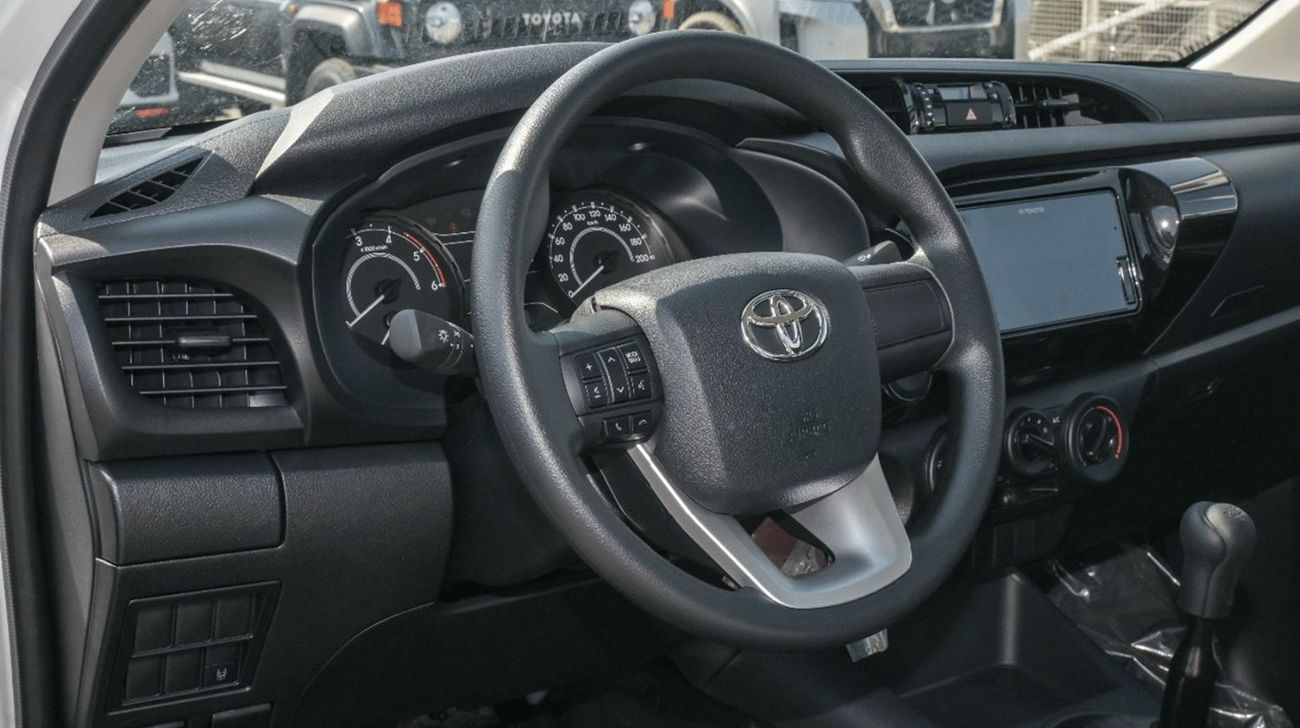 Toyota Hilux ECT0094 - Toyota Hilux SCab DLX - 2.4L Dsl Mt 4wd - White/Red