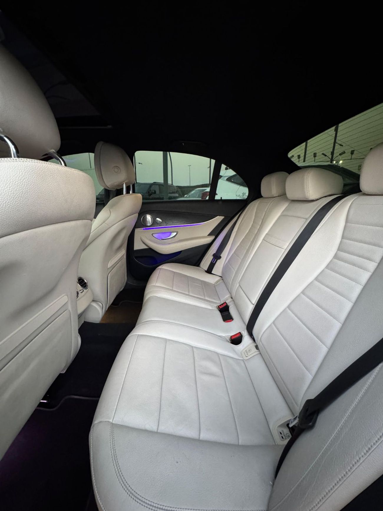 Mercedes-Benz E300 Premium 2.0L