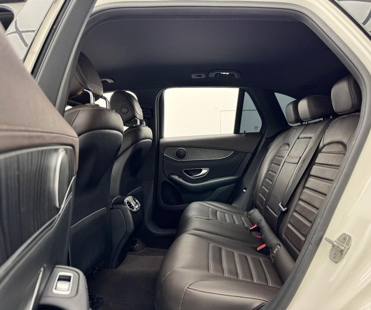 Mercedes-Benz GLC 250 AMG 2.0L 2016 Mercedes Benz GLC250 AMG 4MATIC, Service History, GCC