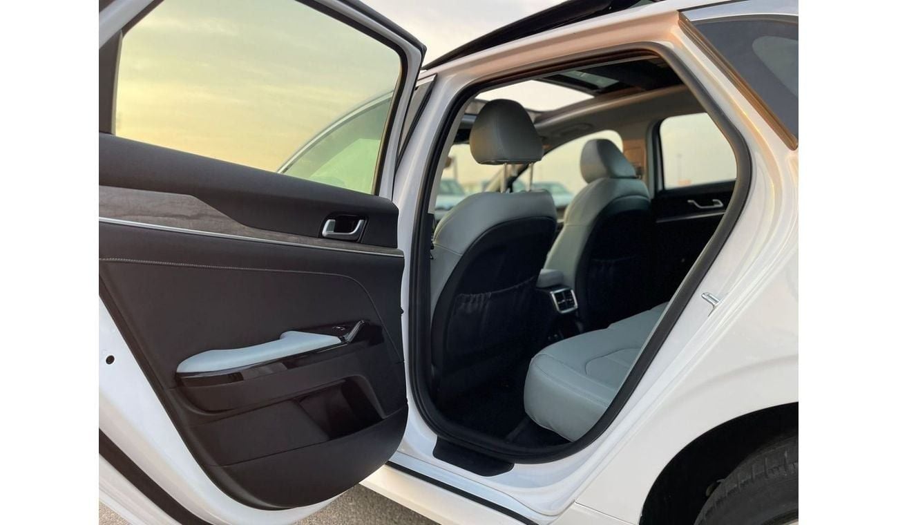 Kia K5 2021 Kia K5 EX 1.6L Turbo V4 Full Option Panoramic View With Radar And Sensor - 37,800 Km