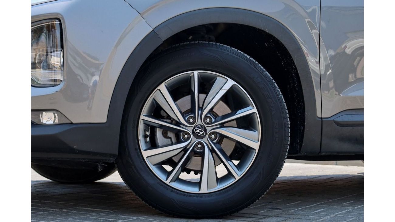 Hyundai Santa Fe GL Hyundai Santa Fe 2019 GCC under Warranty with Flexible Down-Payment/ Flood Free.
