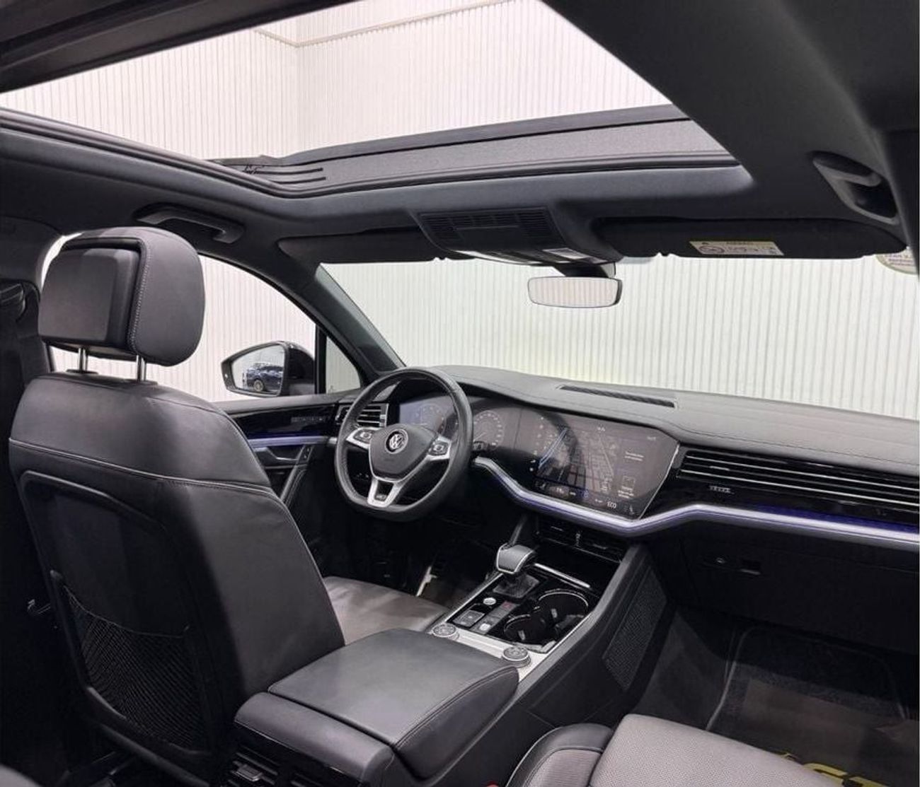 فولكس واجن طوارق R-Line 3.0L AWD 2020 Volkswagen Touareg R-Line Black Edition, 1 Year Warranty, Full Agency Service H