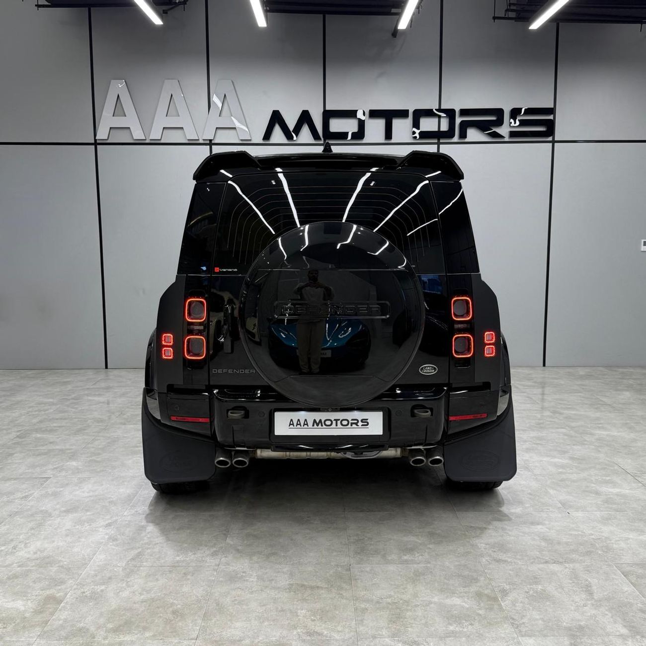 لاند روفر ديفندر 90 X P525 V8 | 5.0L Supercharged | European Specs | 3 Years Warranty & Service | Carpathian Grey