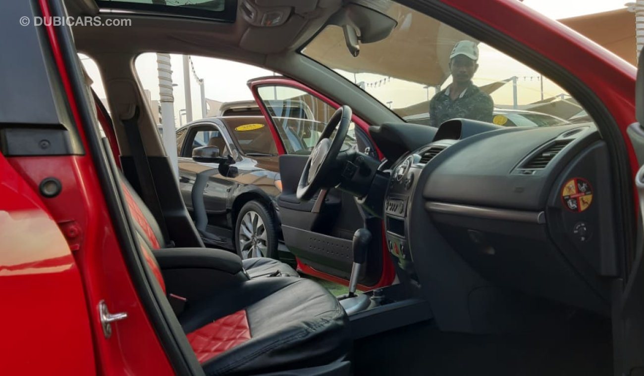 رينو ميجان خليجى - هاتش باك- بانوراما  - بدون حوادث - جلد- رنجات - ريموت كنترول بحالة ممتازة لاتحتاج لاى مصاريف