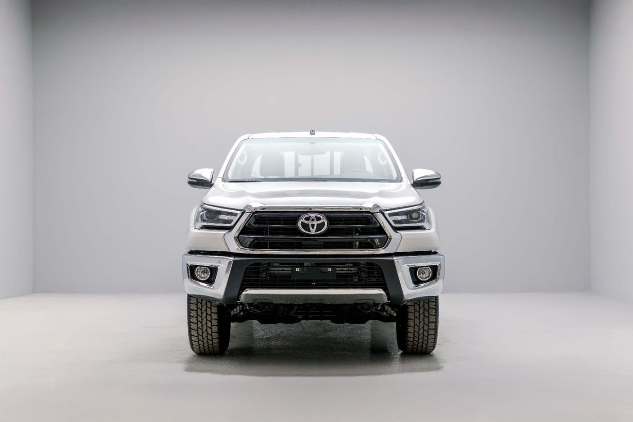 تويوتا هيلوكس Double Cab 2.7L - Super White Inside Maroon | Export Only