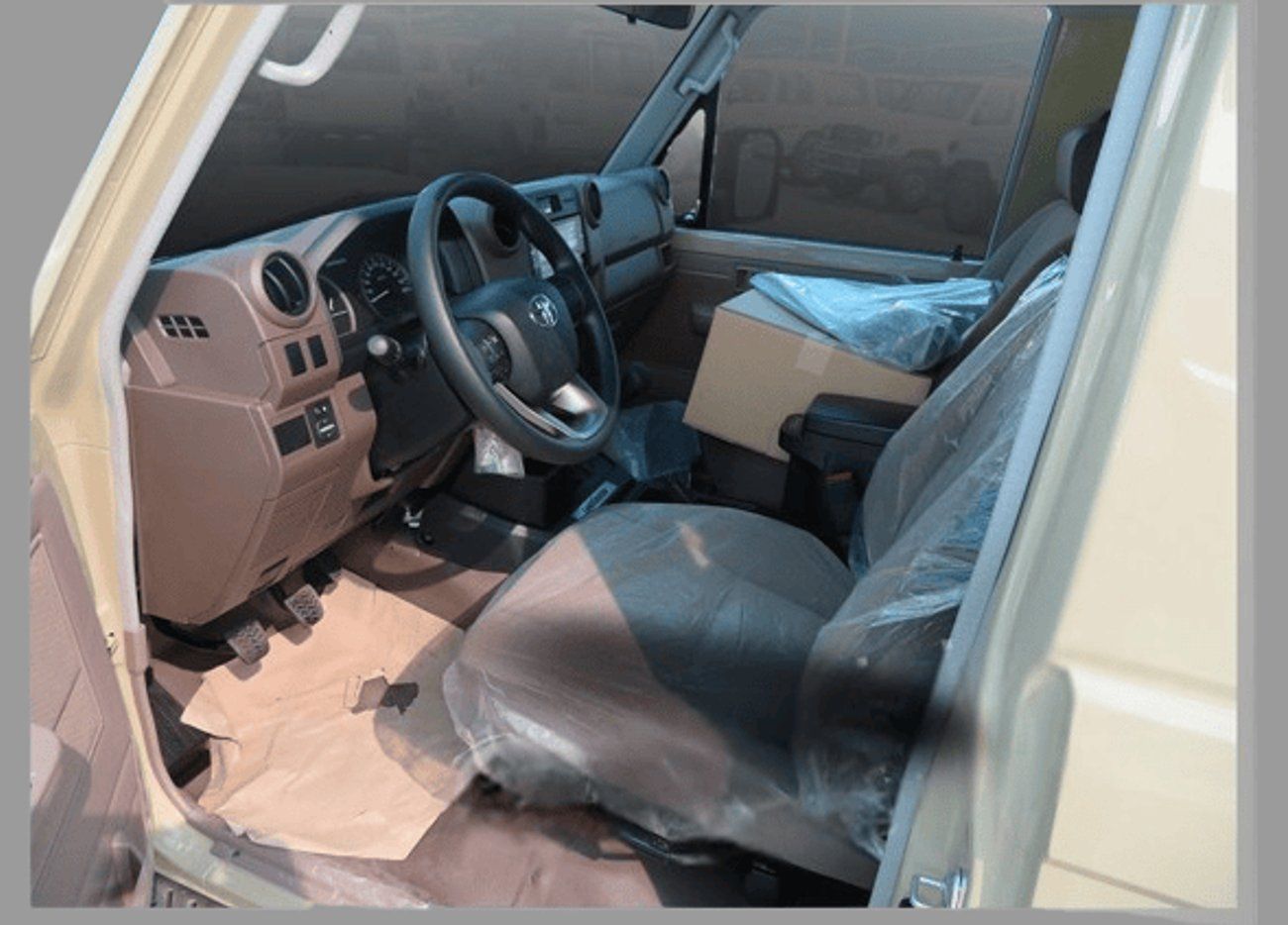 تويوتا لاند كروزر 70 ECT0012 - Toyota LC71 Hardtop SWB V ZT - 4.0L Petrol Manual Beige