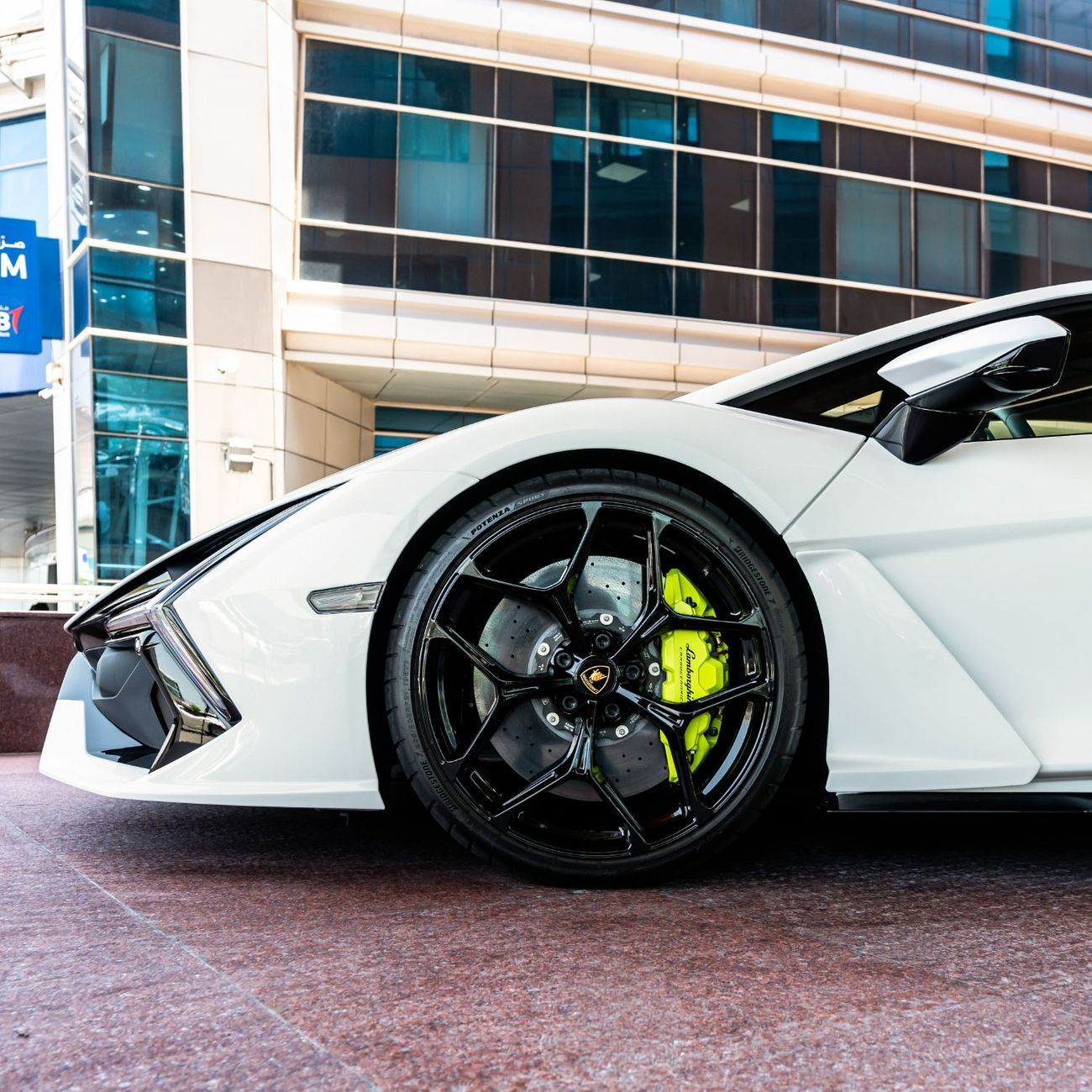 لامبورغيني ريفويلتو 2024 LAMBORGHINI REVUELTO BRAND NEW ( FREE SERVICE CONTRACT )