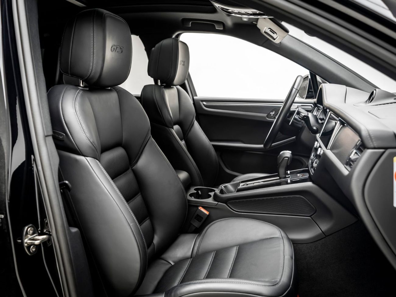 Porsche Macan GTS 3.0L (360 HP) 2024 Porsche Macan GTS, 2026 Porsche Warranty, Low KMs, GCC