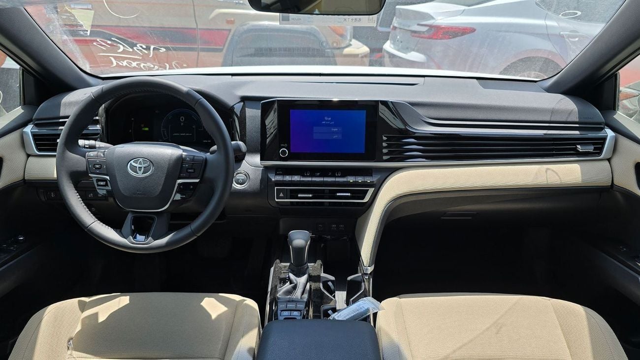 Toyota Camry 2025 Toyota Camry LE 2.5L AT Hybrid (White)