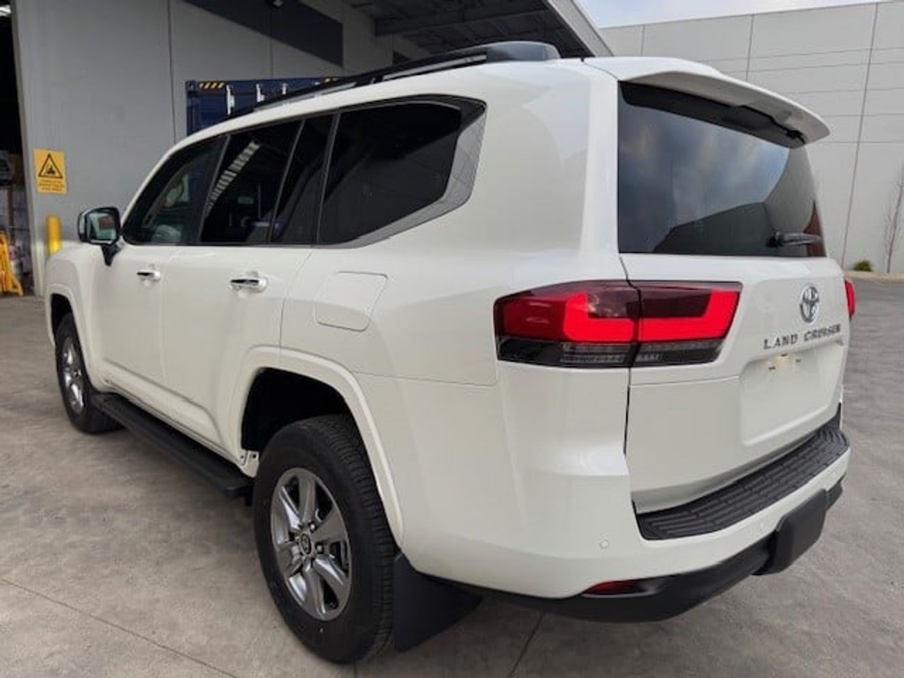 Toyota Land Cruiser IN TRANSIT - 3.3L SAHARA 7 SEATER