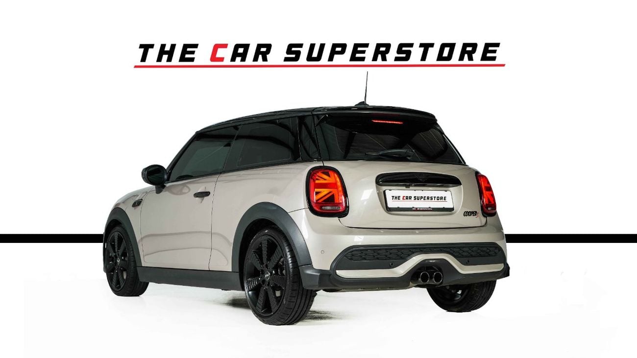 Mini Cooper S STD GCC-Silver Champagne-Sport body-full service history Available-Well maintained