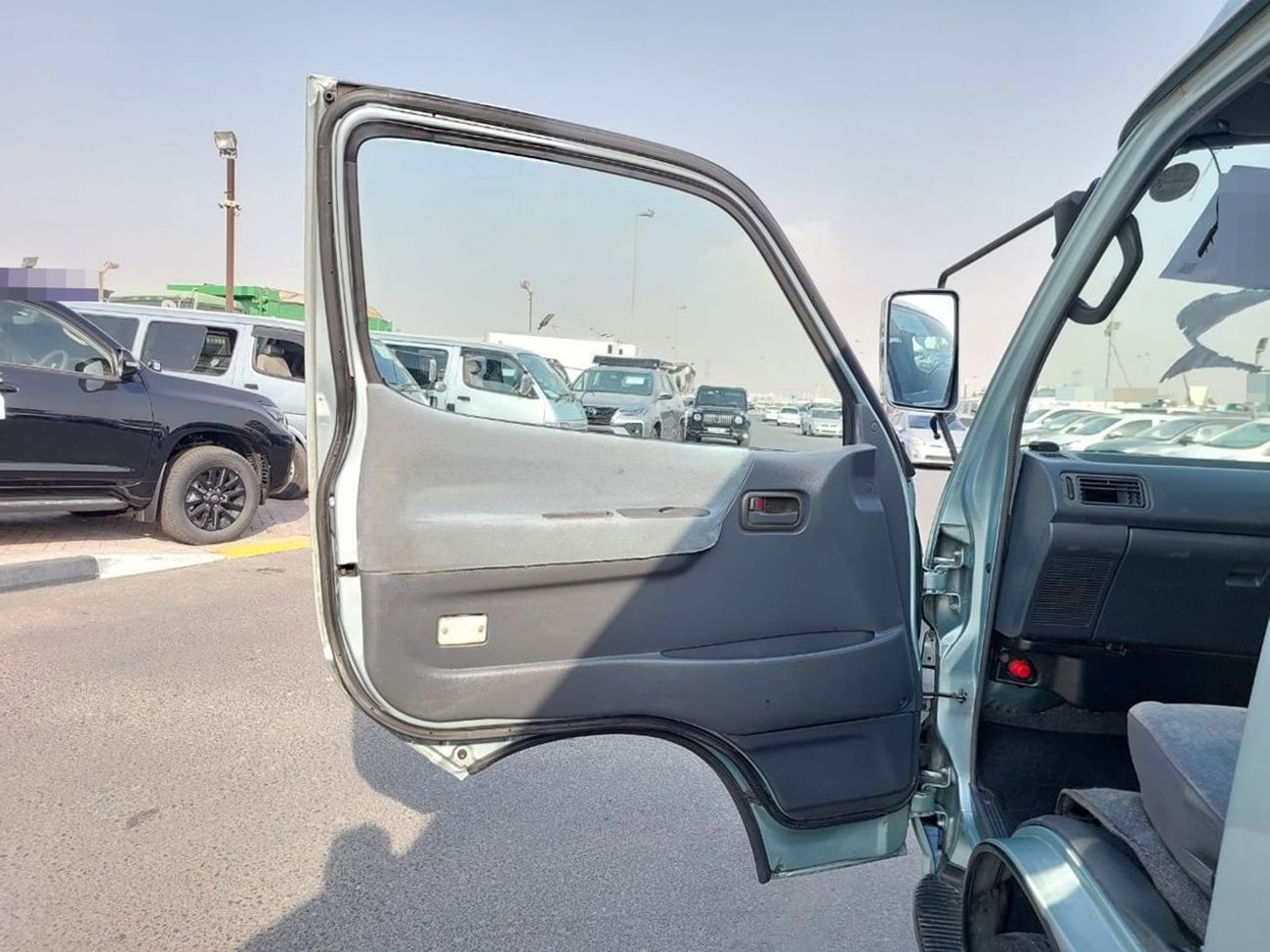 Toyota Hiace TOYOTA HIACE VAN RHD 2002 MODEL 2.4 L PETROL MANUAL(PM01410)