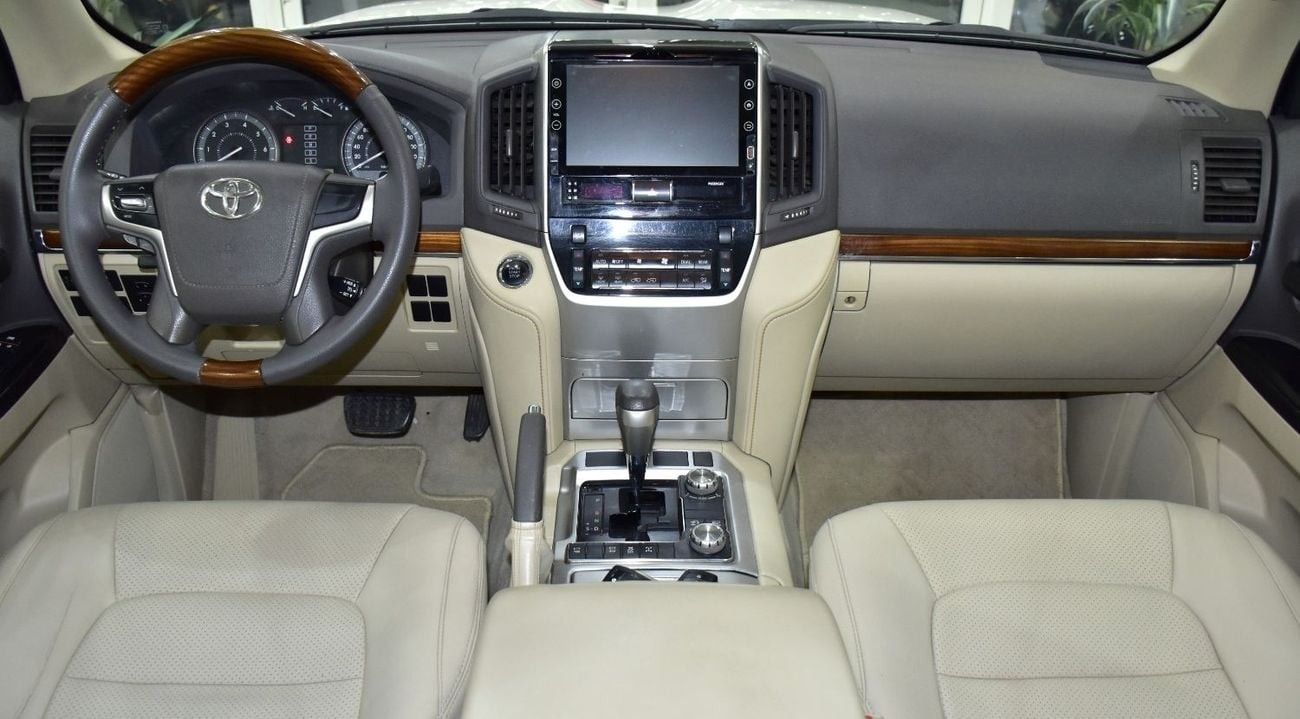 تويوتا لاند كروزر EXCELLENT DEAL for our Toyota Land Cruiser GXR ( 2018 Model ) in White Color GCC Specs