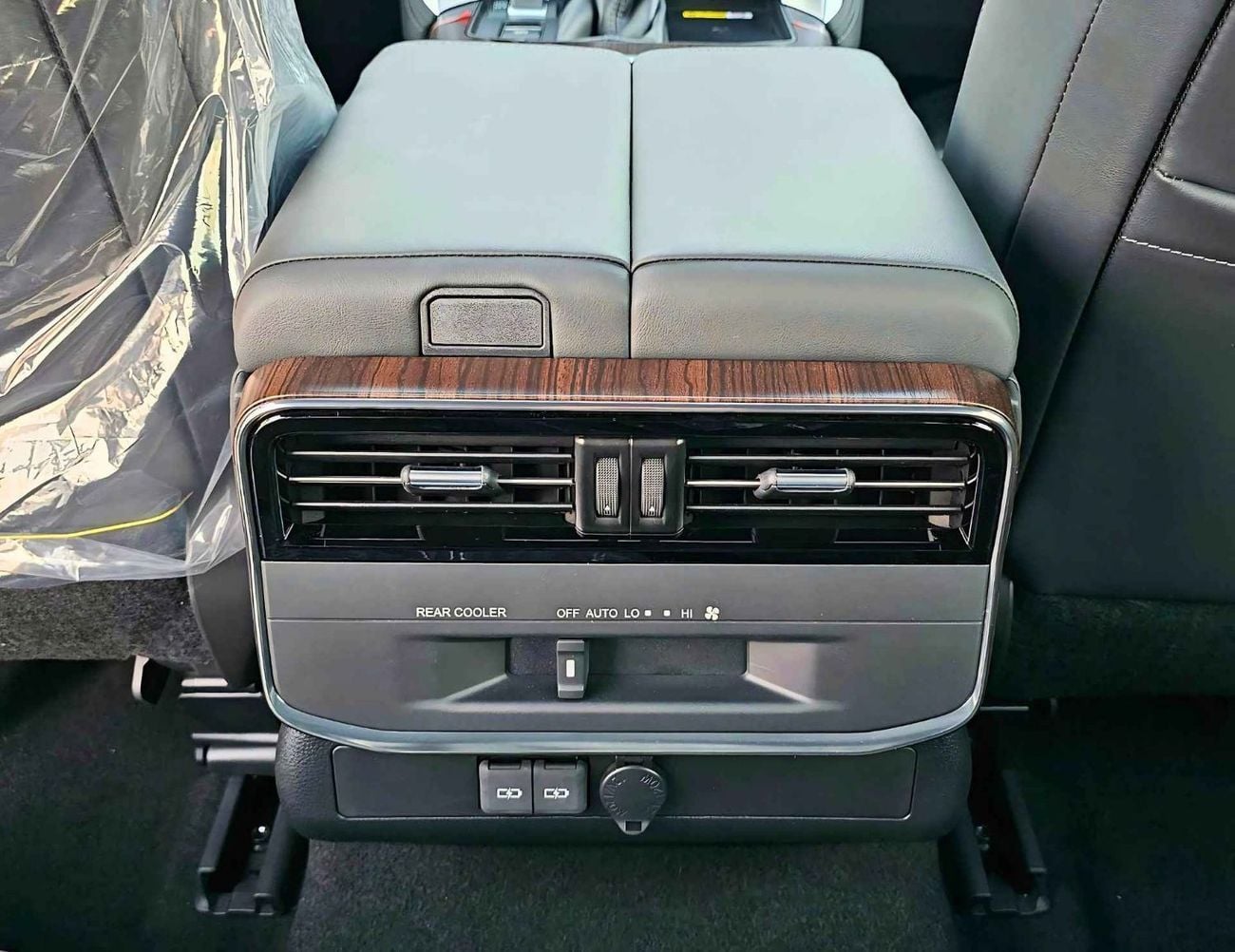 تويوتا لاند كروزر GXR 3.3L DIESEL TWIN TURBO / FULL OPTION / JBL SPEAKERS (CODE # GXR)