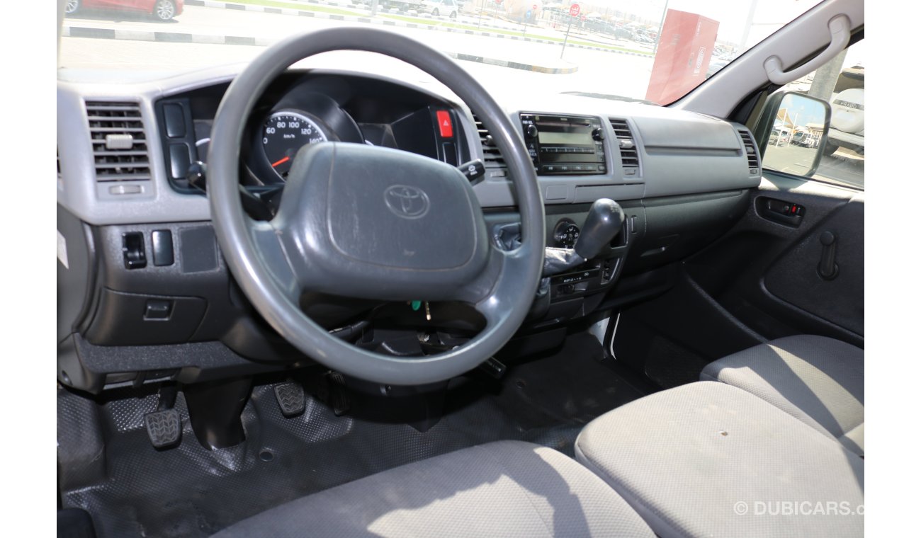 Toyota Hiace STANDARD ROOF PANEL VAN
